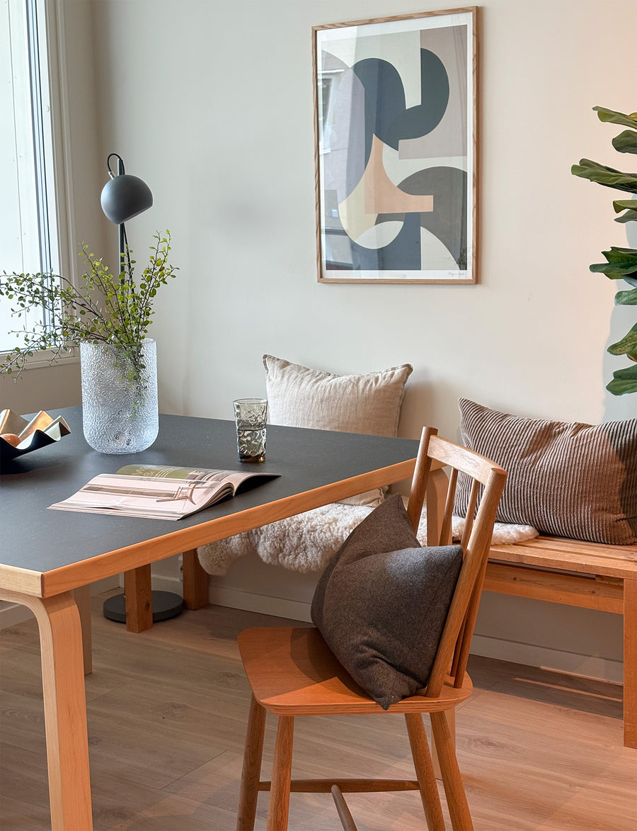 Spiseplass med stol og sittebenk stylet
